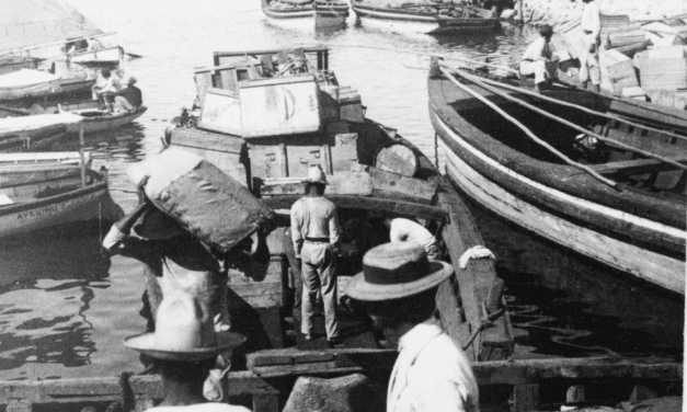 Unloading goods at the Port of Ponce, Puerto Rico in 1900