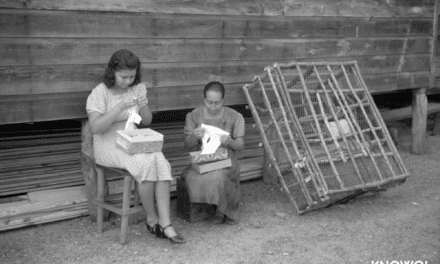 Women sewing gloves in the fishing village of Puerto Real